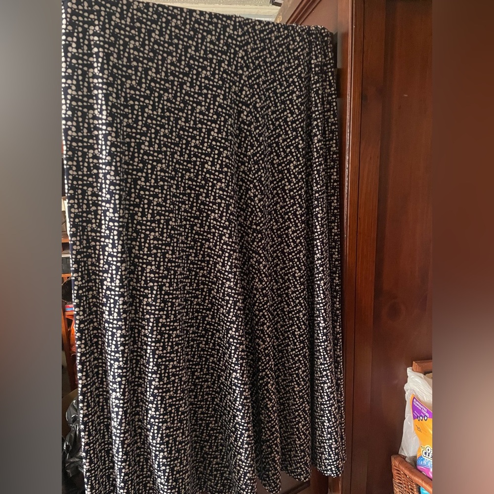 Elegant Black and White Patterned Skirt